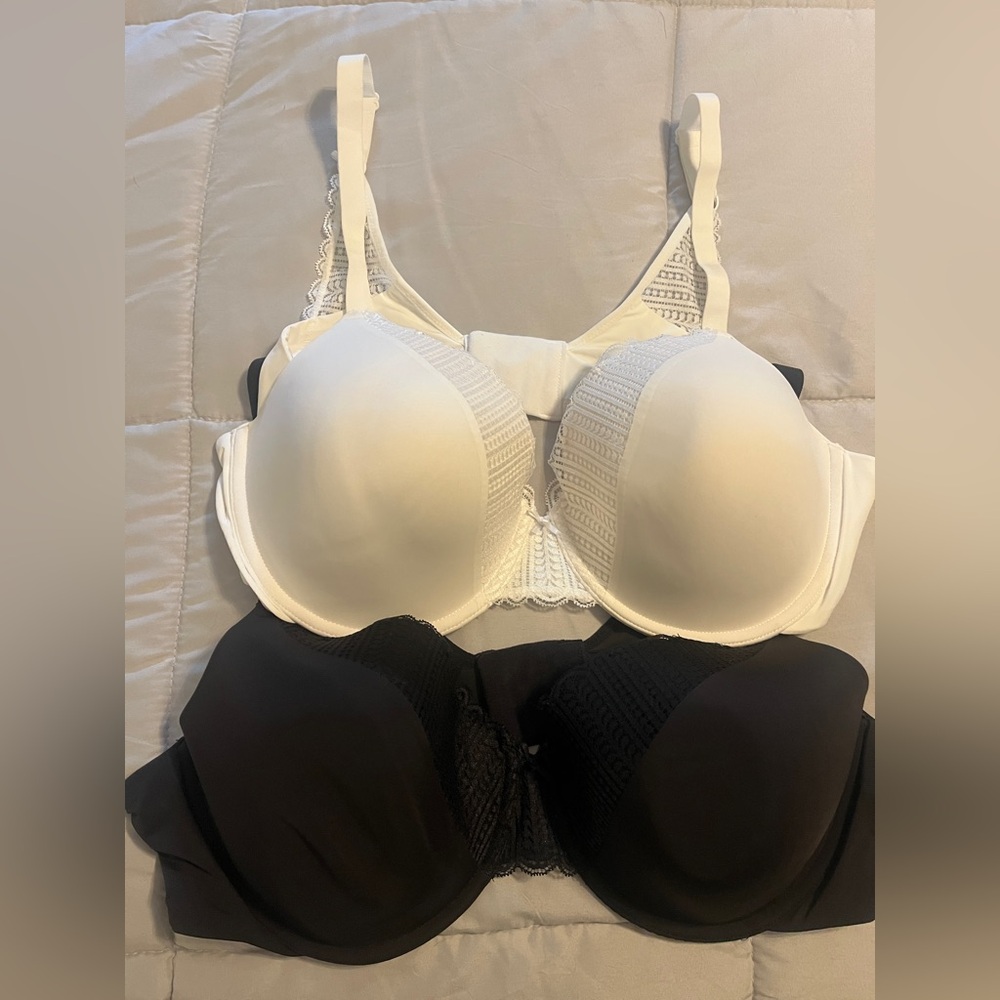 New Without Tags Maidenform Black and White T-Shirt Bras with Underwire Support